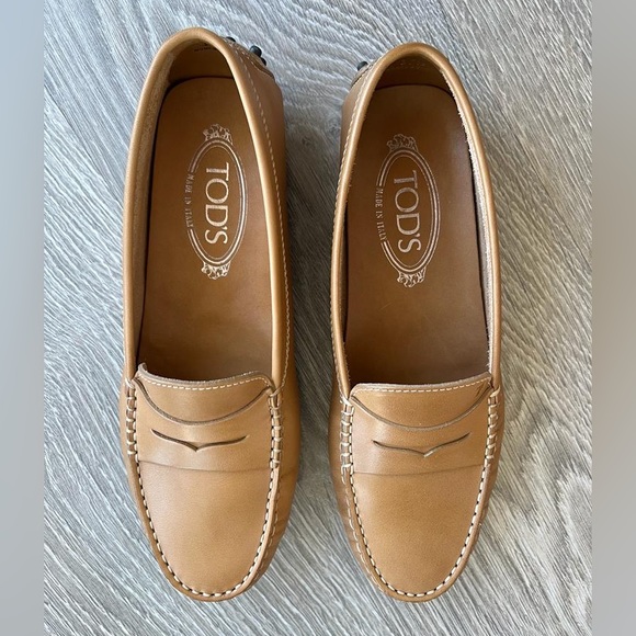 Tod’s Gommino Driving Loafers - like new - Picture 3 of 11